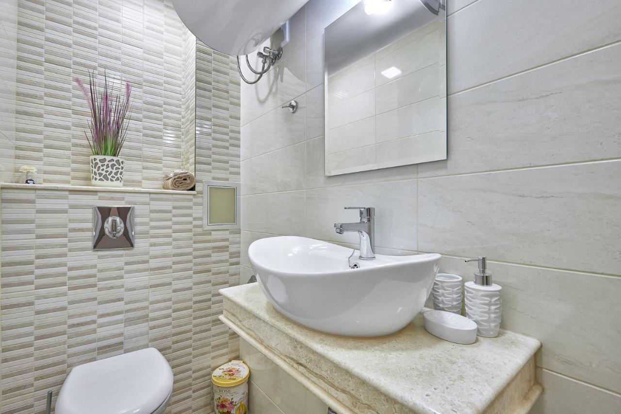 Romance Apartament & Free Parking Burgas Esterno foto