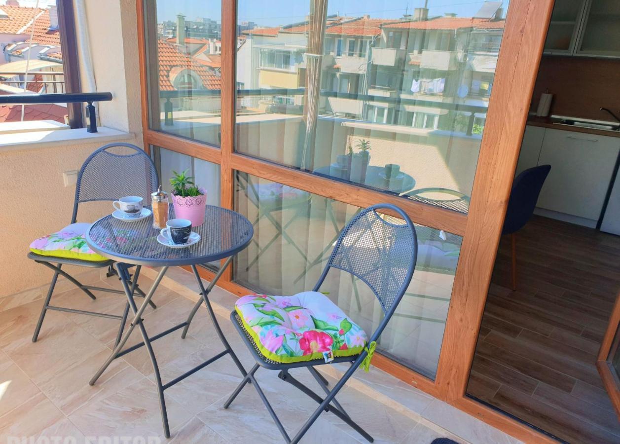 Romance Apartament & Free Parking Burgas Esterno foto